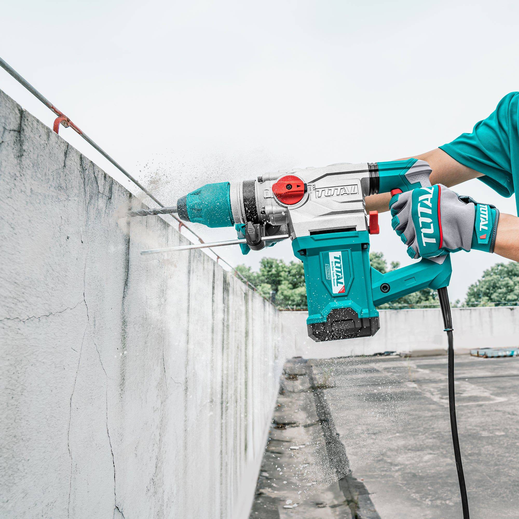 TOTAL TH118366 1800W SDS Plus Rotary Hammer 36mm, 7J Impact Energy with Drill Bits, Chisels & Carrying Case