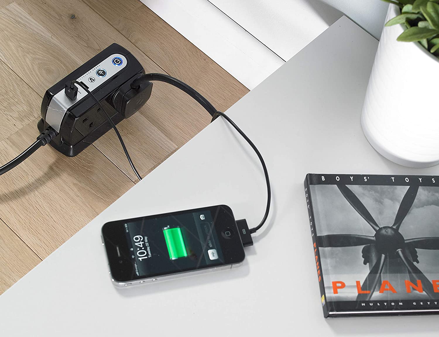 Masterplug 4 Sockets 4 Meter Surge Protected Premium High Gloss Compact Extension Lead with 2 USB Ports Black