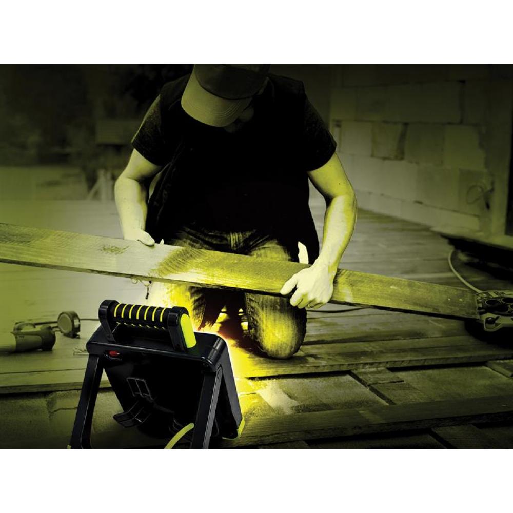 Masterplug Pro-XT LED Work Light Extension Reel 5M, 4 Socket UK Extension Lead, 5W 550 Lumens Work Light, Thermal Cut-Out Protection