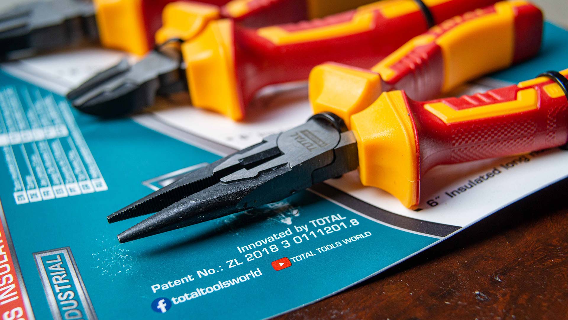 TOTAL 3 Pcs Insulated Pliers Set 1000V, CR-V Steel Combination, Long Nose & Diagonal Cutting Pliers
