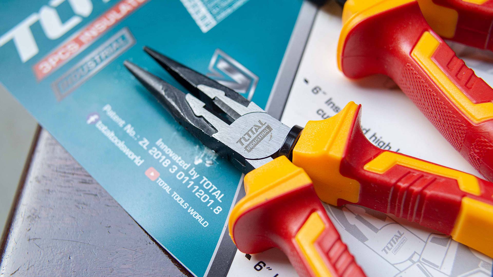 TOTAL 3 Pcs Insulated Pliers Set 1000V, CR-V Steel Combination, Long Nose & Diagonal Cutting Pliers