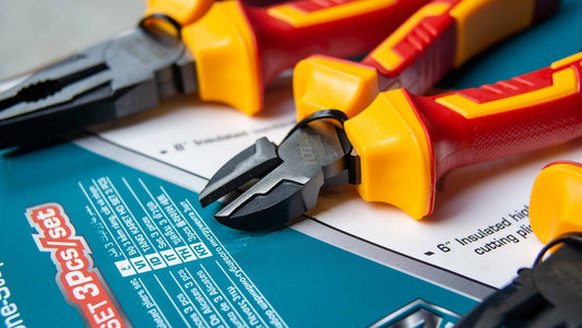 TOTAL 3 Pcs Insulated Pliers Set 1000V, CR-V Steel Combination, Long Nose & Diagonal Cutting Pliers