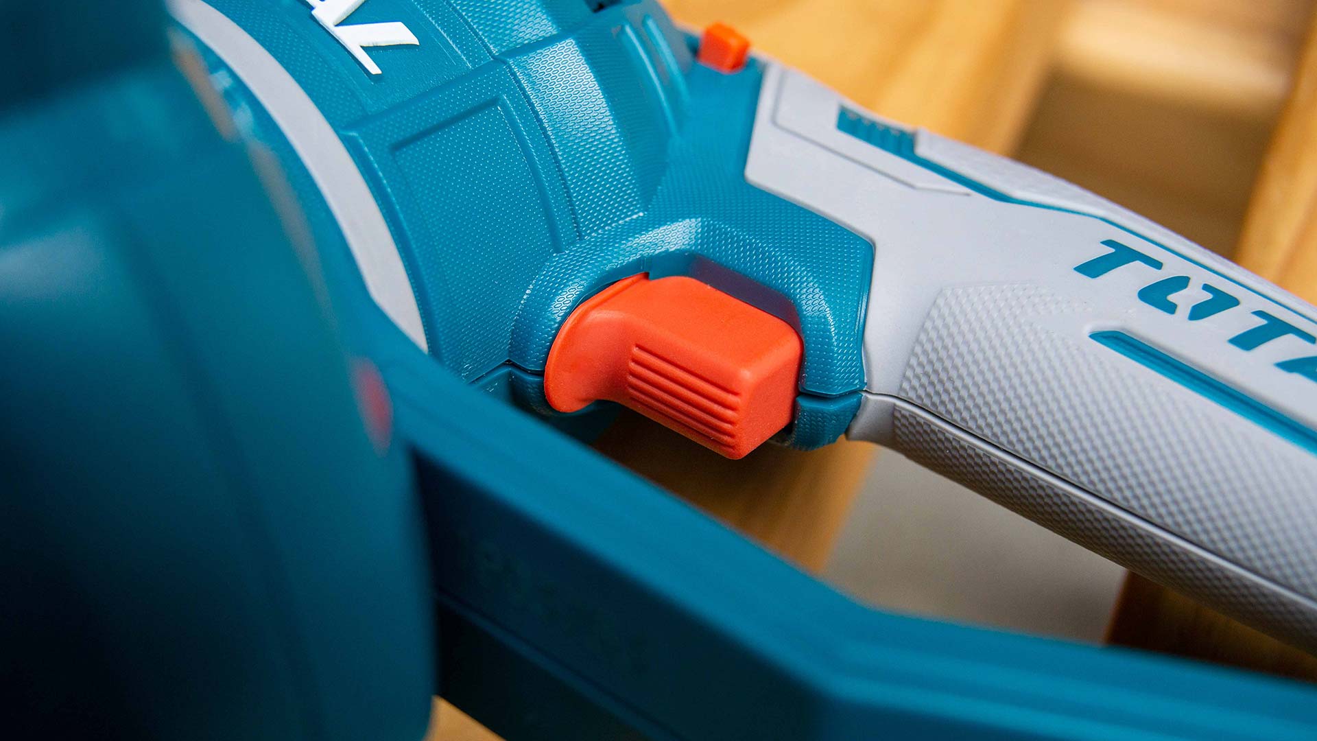 TOTAL Aspirator Blower Lithium- ion 20V Without Battery And Charger
