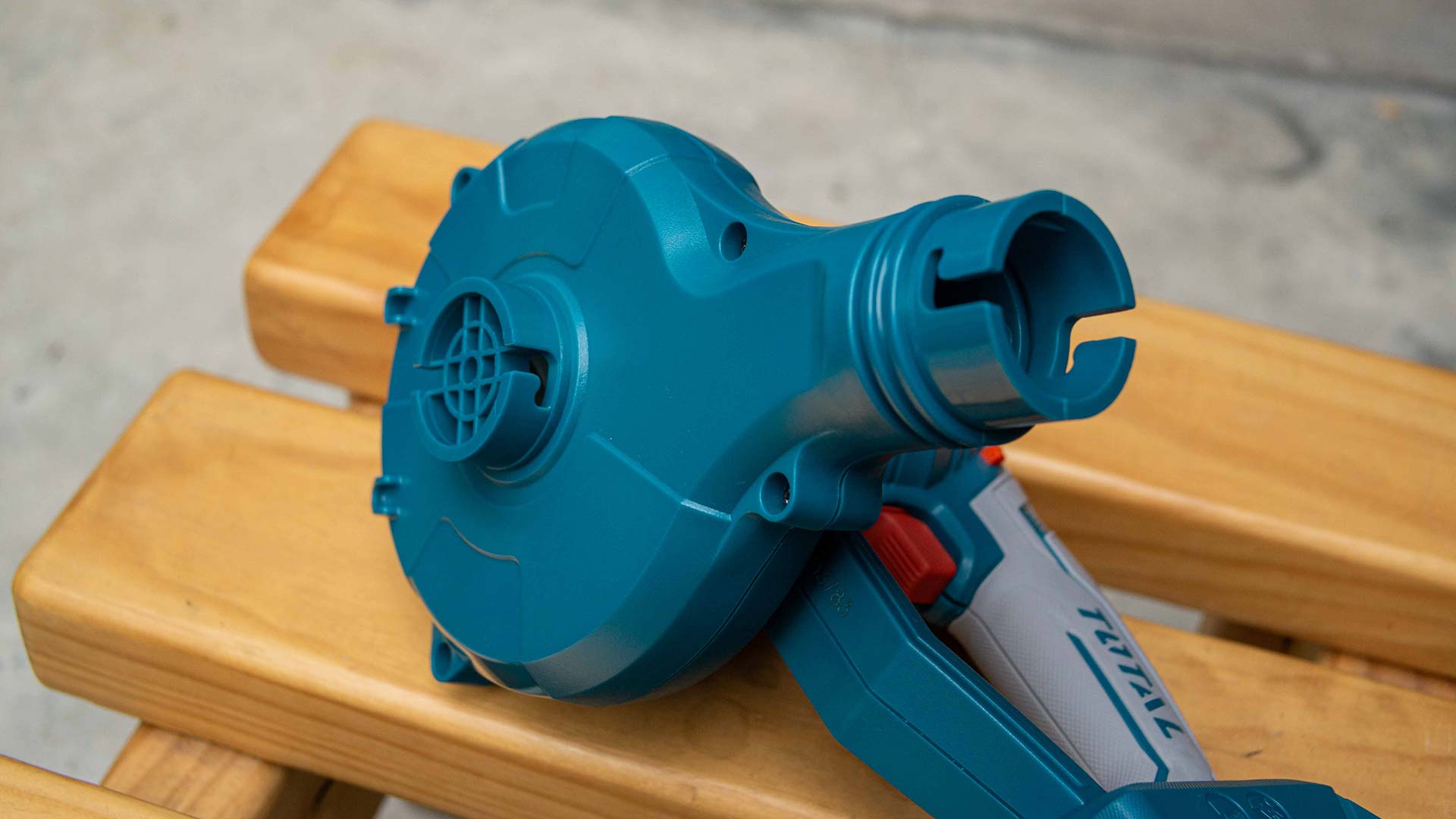 TOTAL Aspirator Blower Lithium- ion 20V Without Battery And Charger