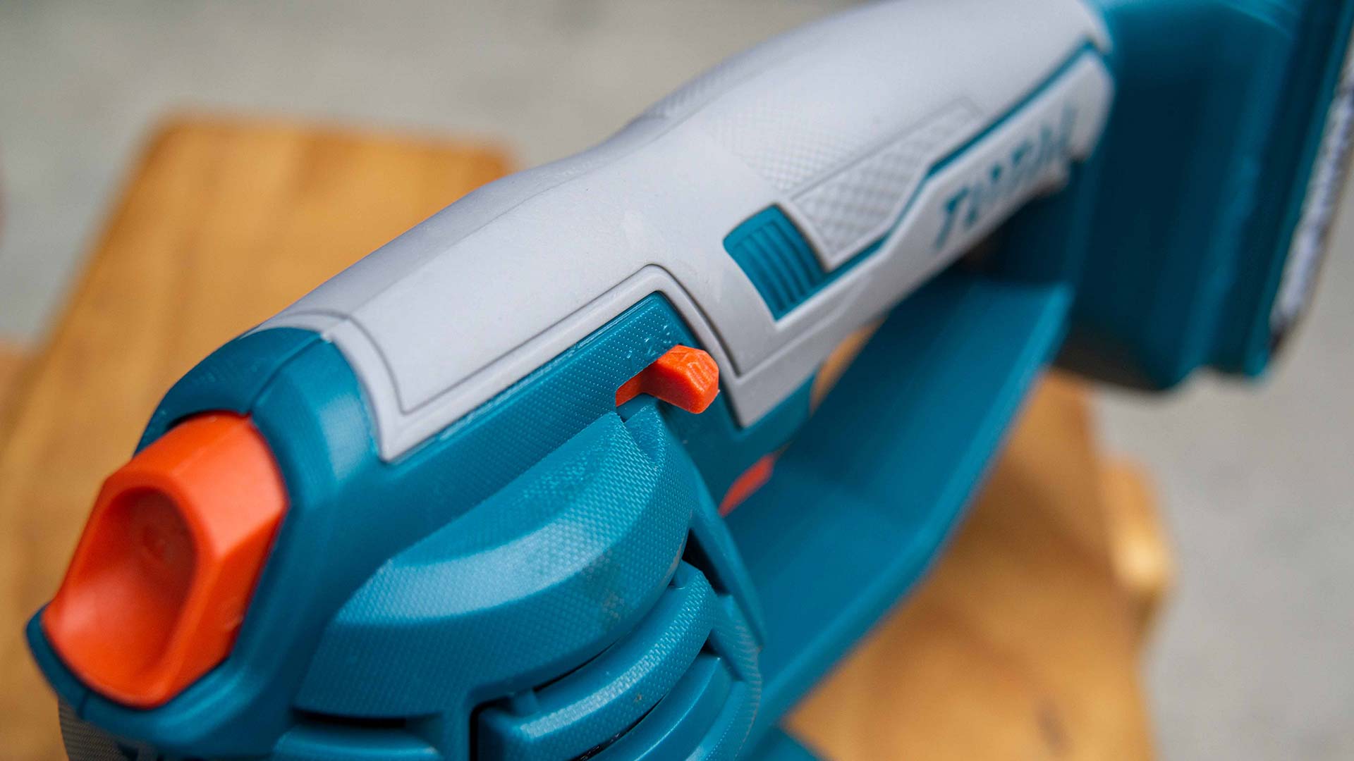TOTAL Aspirator Blower Lithium- ion 20V Without Battery And Charger