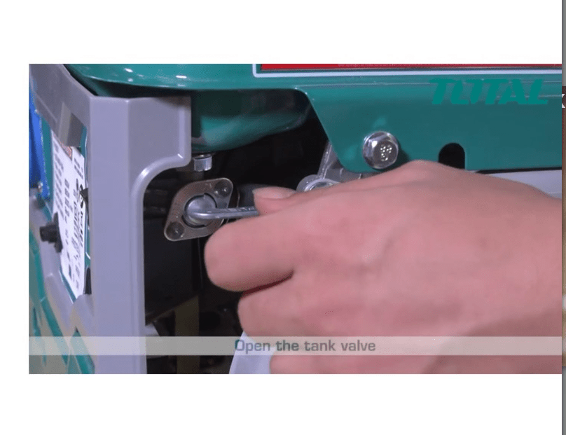 TOTAL TP18001 0.8kW Gasoline Generator, 800W Portable 2-Stroke Generator with Recoil Start & Compact Design
