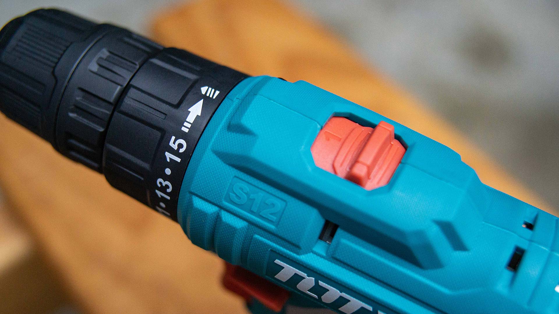 TOTAL TDLI12325 Cordless Drill 12V 10mm 20Nm with 2 Batteries, Charger & Carrying Case