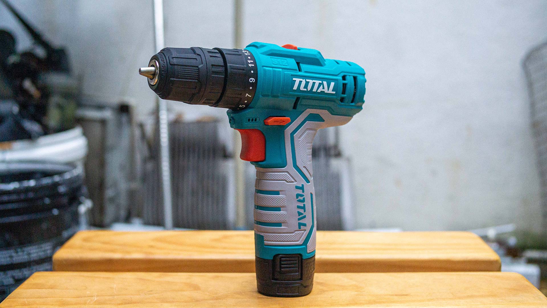 TOTAL TDLI12325 Cordless Drill 12V 10mm 20Nm with 2 Batteries, Charger & Carrying Case
