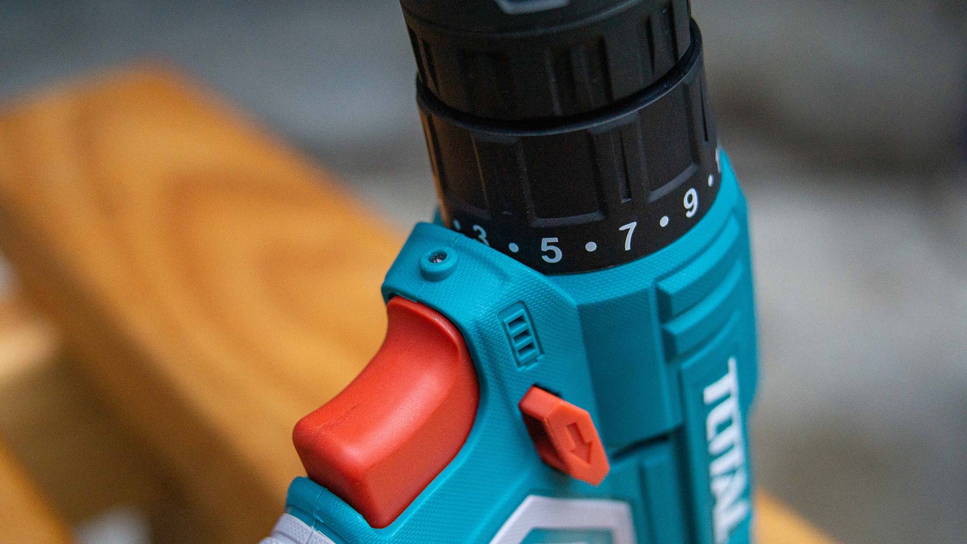 TOTAL TDLI12325 Cordless Drill 12V 10mm 20Nm with 2 Batteries, Charger & Carrying Case