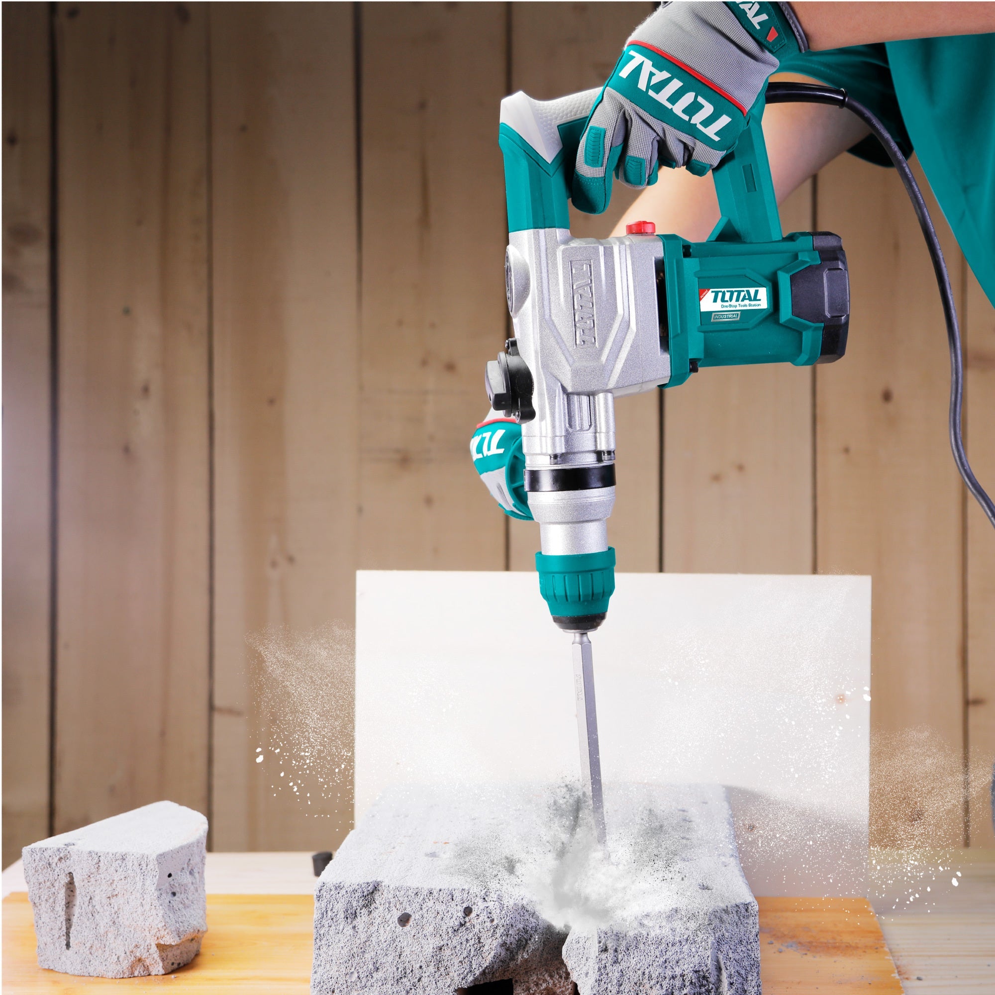 TOTAL TH110286 Rotary Hammer 1050W SDS Plus 5J Heavy Duty Concrete Drill