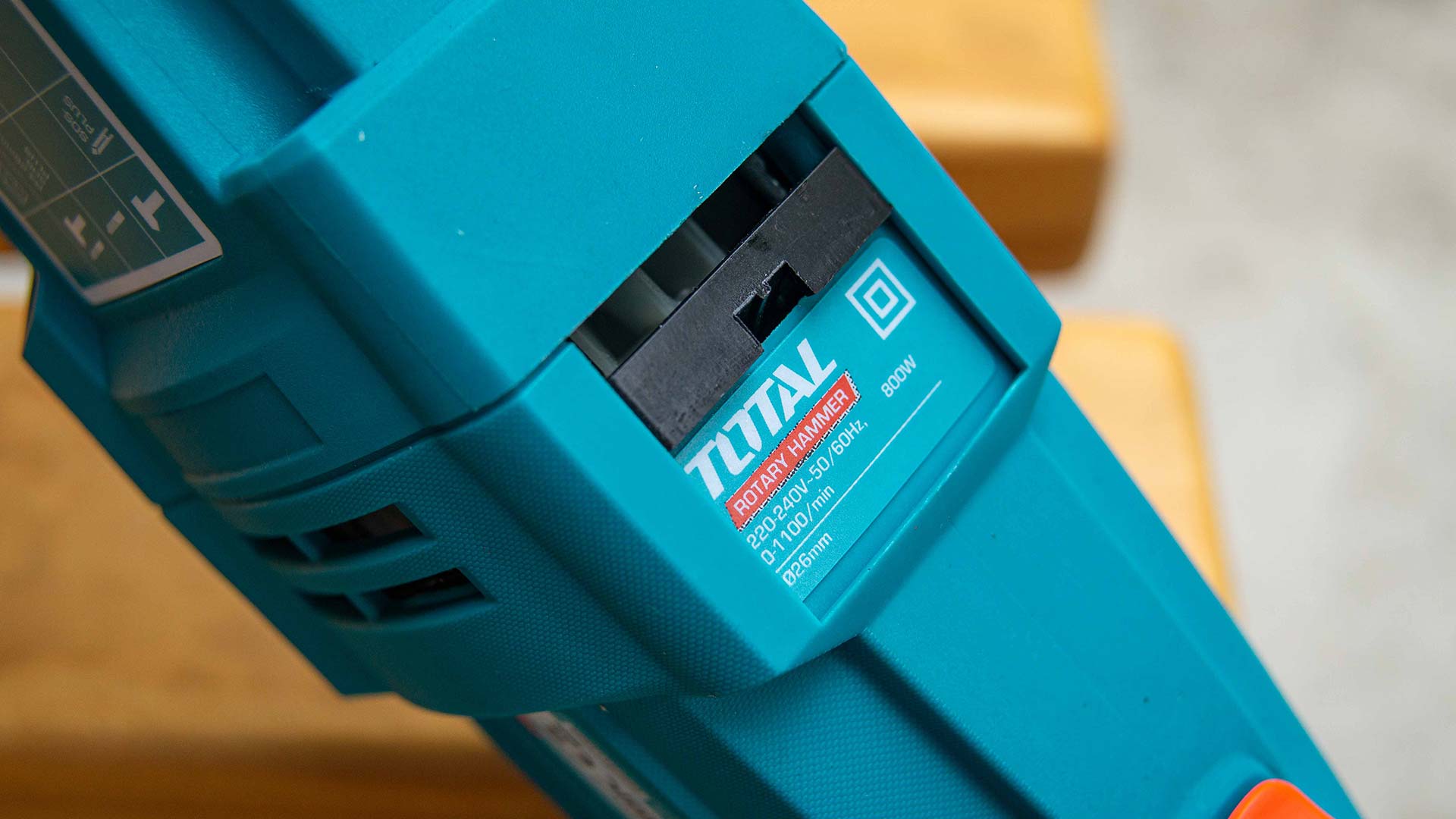 TOTAL TH308268 SDS-Plus Rotary Hammer 800W 26mm – Professional Concrete Drill & Chipping Hammer