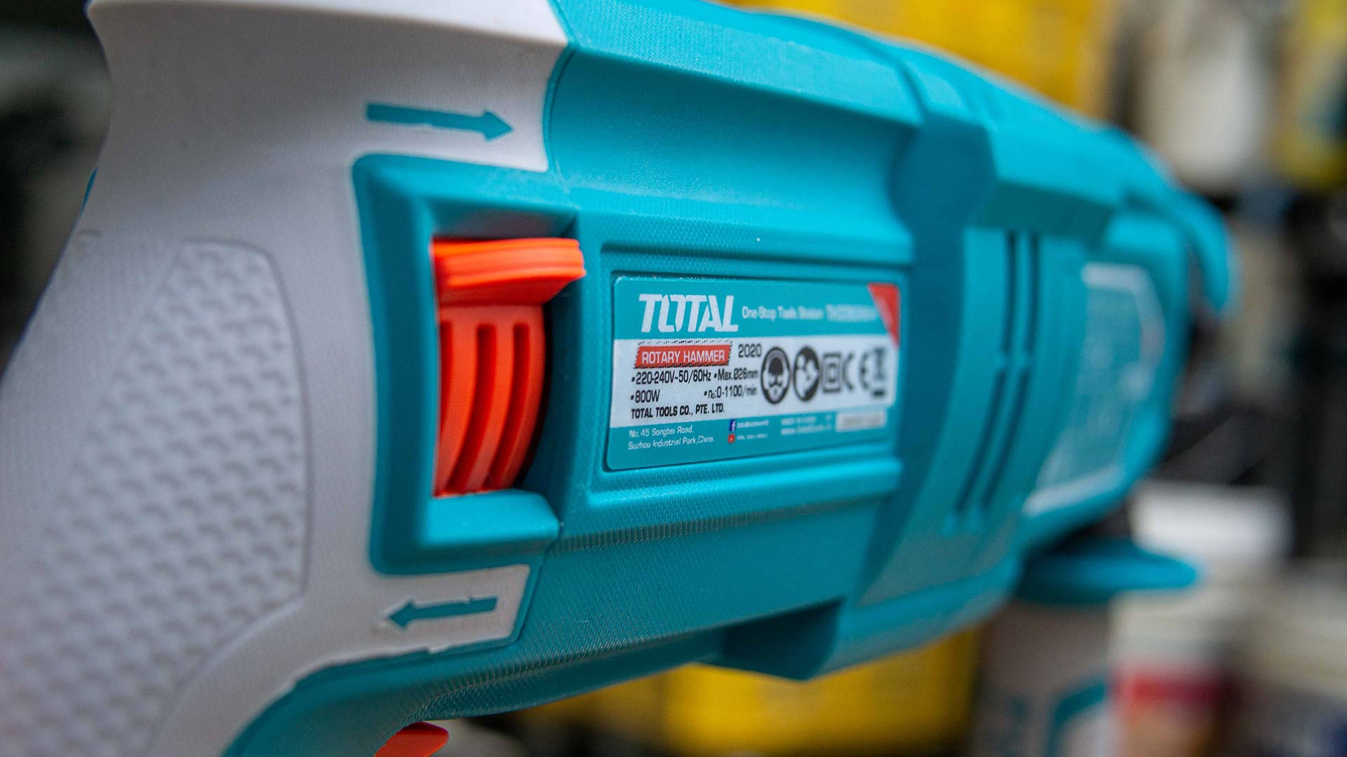 TOTAL TH308268 SDS-Plus Rotary Hammer 800W 26mm – Professional Concrete Drill & Chipping Hammer